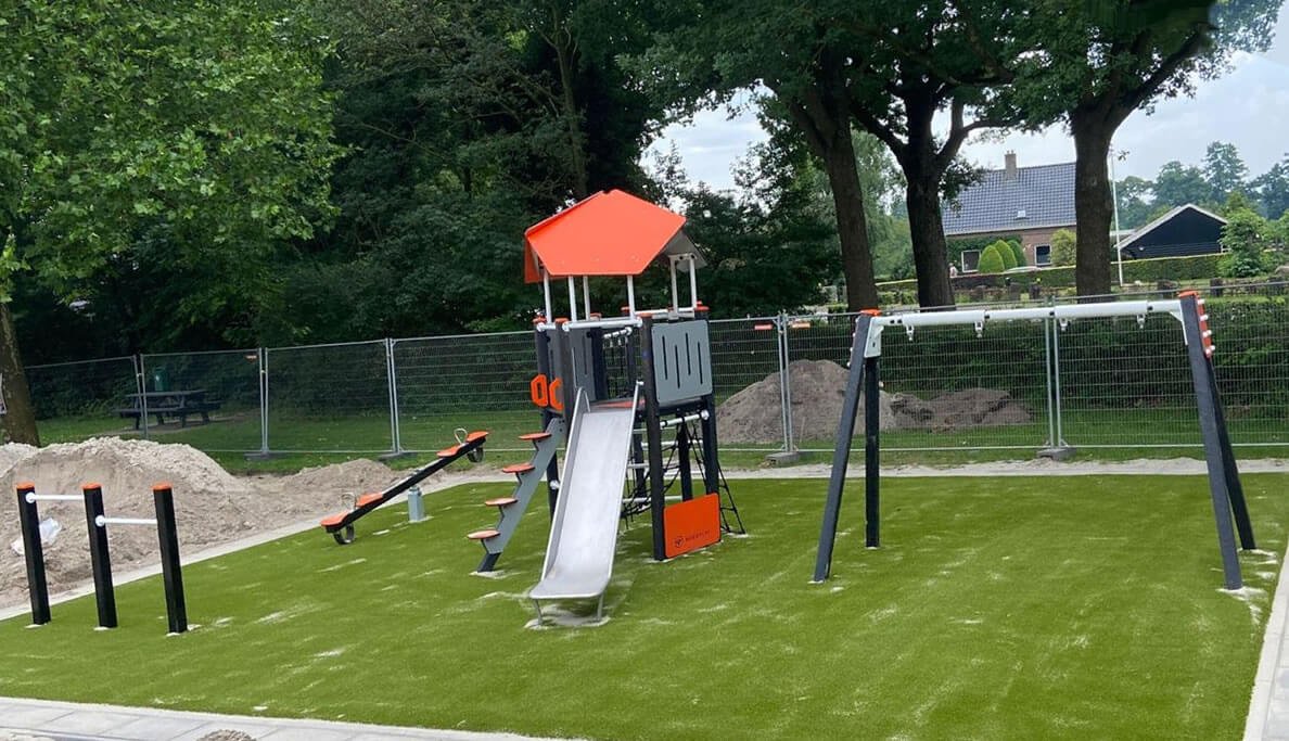 Speelplaats of speeltuin. Uitvoering door Homan Groen en Infra.